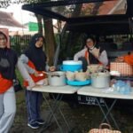 TANAMKAN SPIRIT BERSEDEKAH, KOMUNITAS JUMBER IX RUTIN BERBAGI MAKANAN GRATIS SETIAP JUMAT