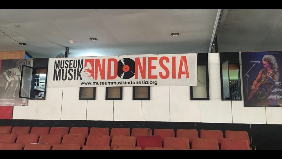 ASYIKNYA BERSELANCAR SEJARAH MUSIK DI MUSEUM MUSIK INDONESIA