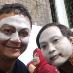 CAK KOMPOR, DOSEN YANG ‘NYAMBI’ JADI SENIMAN LAWAK