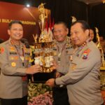 KAPOLRESTA MALANG KOTA KOMBES POL. BUDI HERMANTO RAIH PREDIKAT TERBAIK KAPOLRES JAJARAN POLDA JATIM