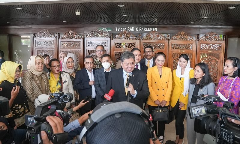 DPR SETUJUI RUU CIPTA KERJA RESMI JADI UNDANG-UNDANG