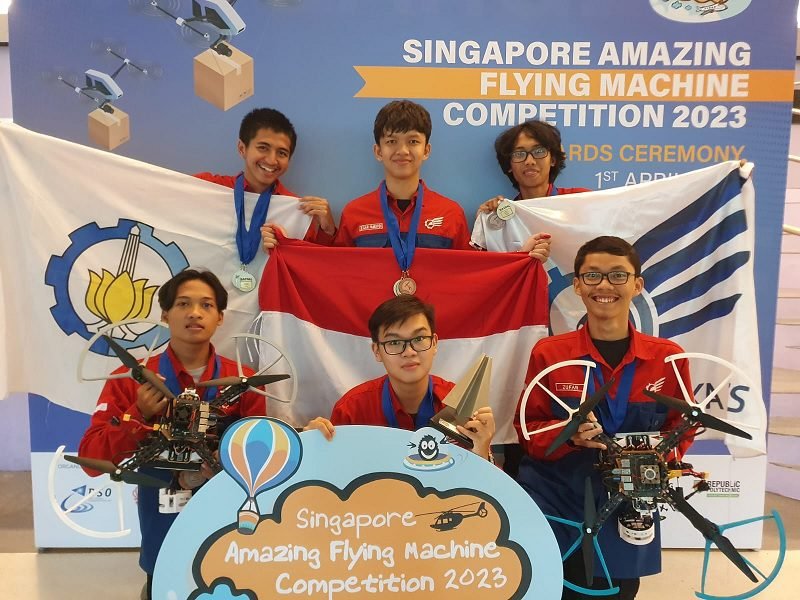 BAYUCARAKA ITS SUKSES AMANKAN TIGA JUARA DI SINGAPURA