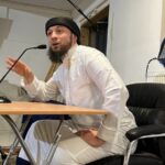 WARGA INGGRIS YUSUF OAK MASUK ISLAM USAI TEMUKAN MUSHAF AL QURAN DI STADION MANCHESTER UNITED