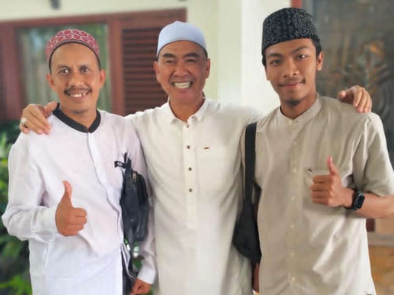 Abah Anton bersama kru Siarindo Media