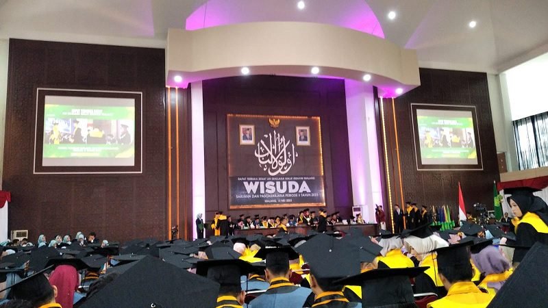 DIDOMINASI WISUDAWATI, 800 MAHASISWA RESMI DIWISUDA DI GEDUNG STUDENT CENTER UIN MALANG