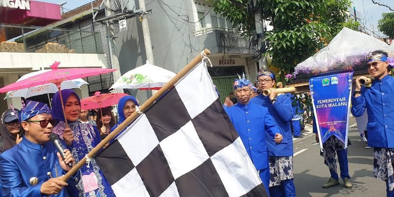 ARAK 33 TUMPENG, WALI KOTA MALANG AWALI PAWAI BUDAYA