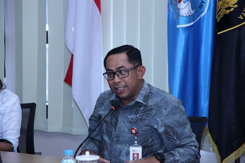 KEPALA OJK: JANGAN PERANG TIKET COLDPLAY DENGAN PINJOL