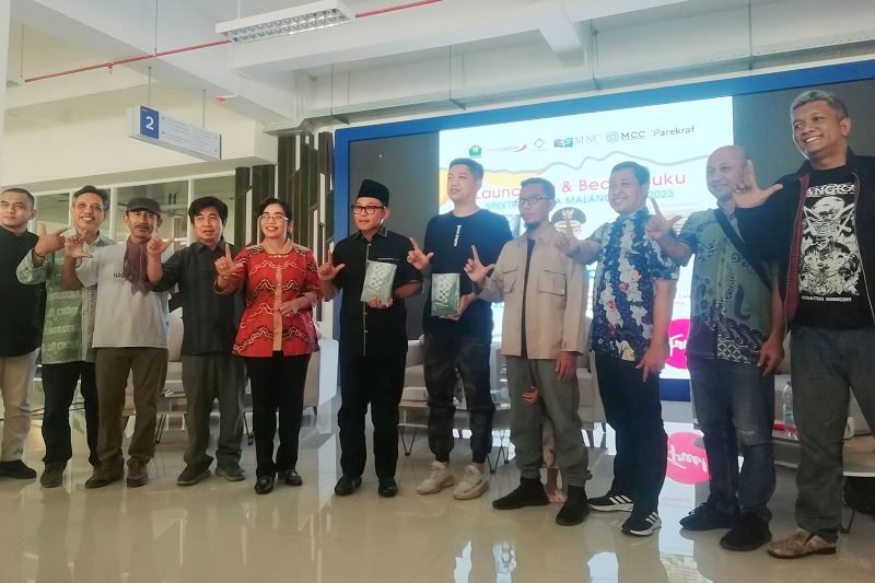 157-Launching Buku ‘SPEKTRUM KOTA MALANG 2018-2023’ BUKU ‘SPEKTRUM KOTA MALANG 2018-2023’ RESMI DILAUNCHING DI GEDUNG MCC