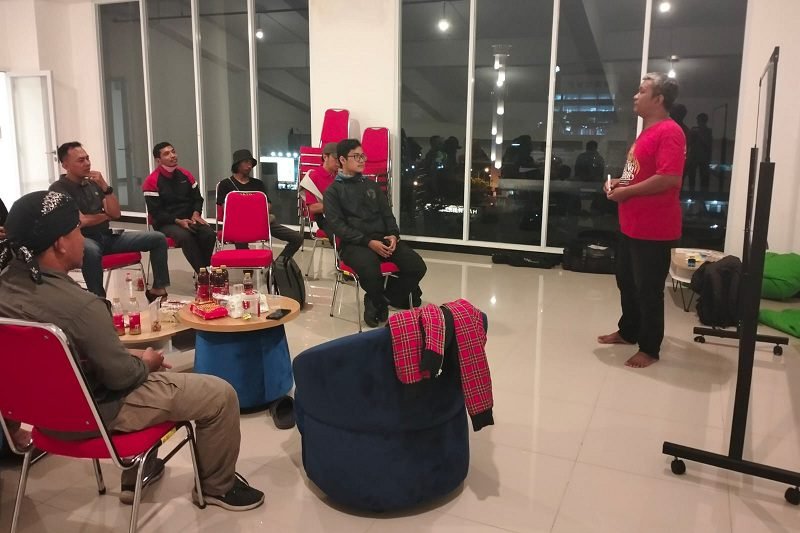 PATEMBAYAN NYAI PUTHUT GELAR DISKUSI AGENDA K3M DI RUANG KERJA PAREKRAF