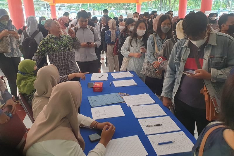 JOB FAIR UM DIBANJIRI 5 RIBU PENCARI KERJA
