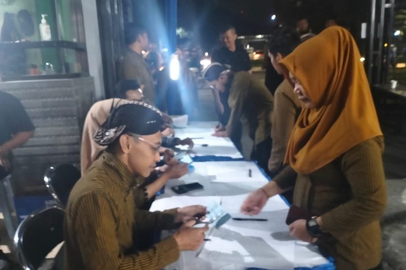 WARGA MULAI BERDATANGAN DI ACARA PENTAS BUDAYA DISDIKBUD KOTA MALANG