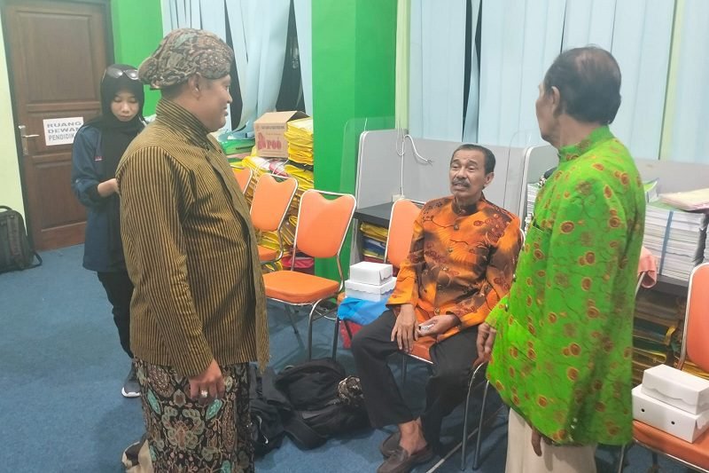 KARTOLO TIBA, DISAMBUT LANGSUNG KEPALA DISDIKBUD KOTA MALANG
