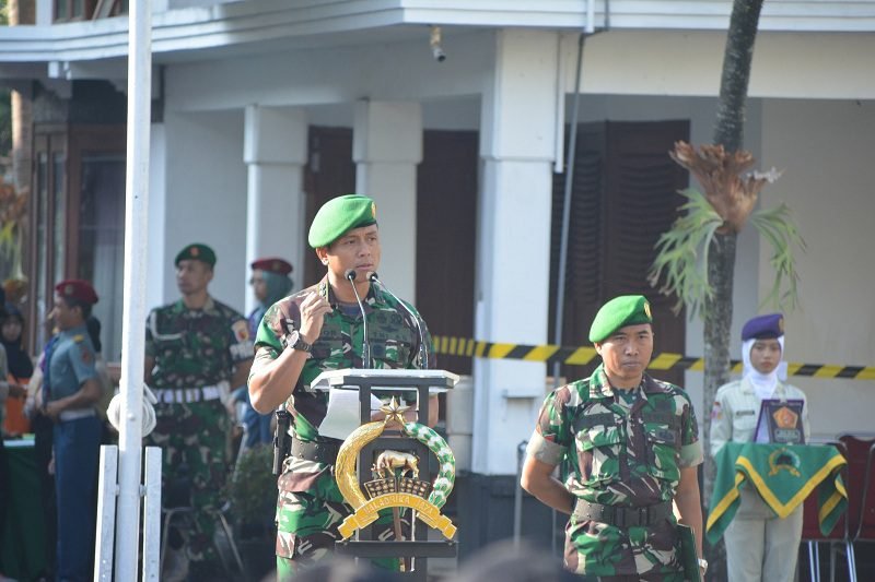 DIIKUTI 27 TIM, DANREM 083 BUKA LOMBA KREATIVITAS BARIS-BERBARIS SISWA SEKOLAH