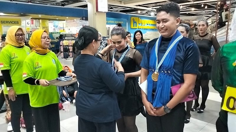 KOTA SURABAYA RAIH EMAS DI COOM LANGKAH DANSA KATEGORI BEREGU FORDA 1 JATIM