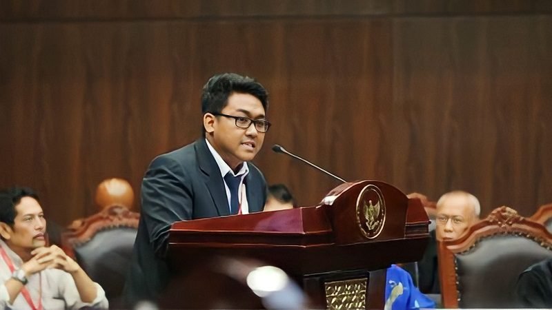 RAIH GELAR PROFESOR DI USIA 33, IBNU SINA CHANDRANEGARA JADI GURU BESAR HUKUM TERMUDA DI INDONESIA