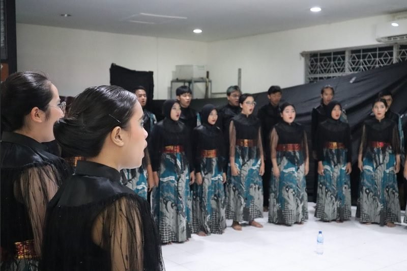 PADUAN SUARA MAHASISWA ITS SABET TIGA GELAR JUARA