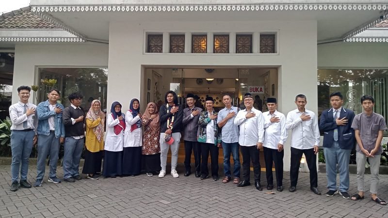 MADU MANJA ANTAR SISWA MAN 2 KOTA MALANG MENJELAJAH DUNIA