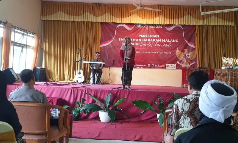 KEPALA SMA TAMAN HARAPAN AKUI GAGASAN JADI SEKOLAH PANCASILA ADALAH IDE GILA