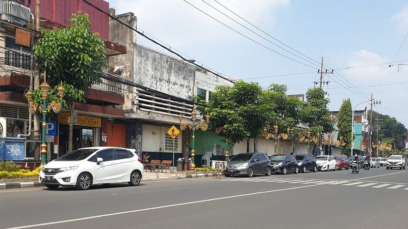 PENUHI BADAN JALAN, PARKIRAN DI KAYUTANGAN HERITAGE JADI SOROTAN DISHUB