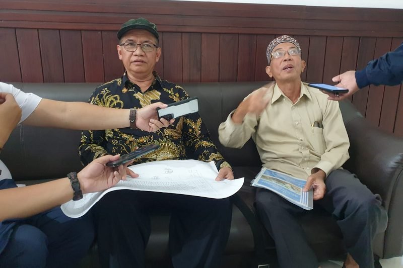 DIKEJAR WARGA, PENGEMBANG PERUM PURI CEMPAKA CUMA BERI HARAPAN PALSU