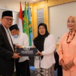 PESAN REKTOR UNISMA SAAT LEPAS 12 SIVITAS AKADEMIKA BERANGKAT HAJI