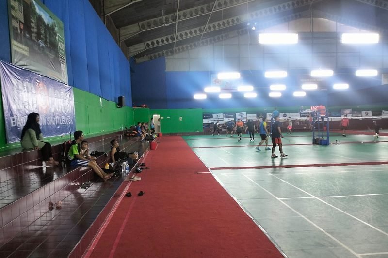 WALI KOTA MALANG PANTAU TURNAMEN BULU TANGKIS ANTAR KELURAHAN