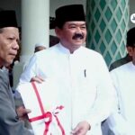 WALI KOTA MALANG DAMPINGI MENTERI AGRARIA SERAHKAN 10 SERTIFIKAT TANAH WAKAF