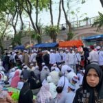 LAUTAN MANUSIA PENUHI HAUL HABIB ABU BAKAR ASSEGAF GRESIK