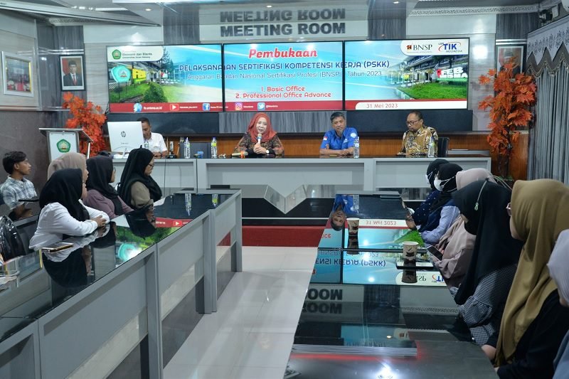 BANGUN KARAKTER 4.0, FEB UNISMA GANDENG LSP TIK GELAR SERTIFIKASI KOMPETENSI TIK MAHASISWA