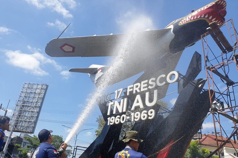 SKADRON TEKNIK 022 LANUD ABD SALEH RAWAT MONUMEN PESAWAT DI SUHAT