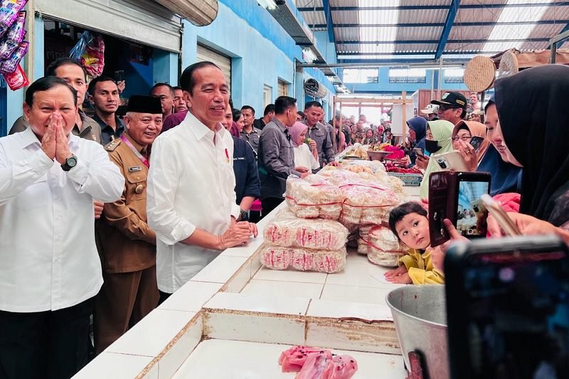 CEK HARGA KOMODITAS PANGAN, PRESIDEN KUNJUNGI PASAR BULULAWANG