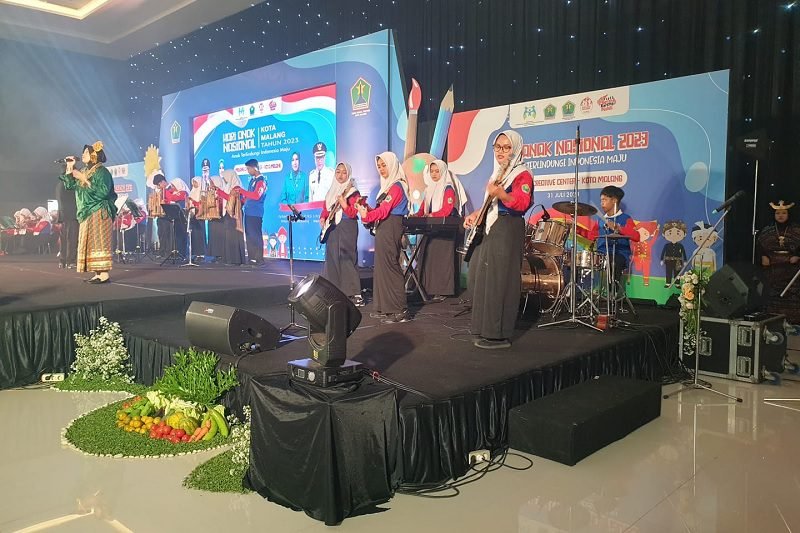 ORKESTRA SEKOLAH ISLAM SABILILLAH TAMPIL MEMUKAU DI ACARA HARI ANAK NASIONAL