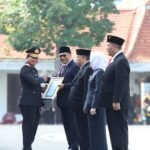 SINERGI WUJUDKAN KAMTIBMAS, WAKIL WALI KOTA MALANG TERIMA PENGHARGAAN DARI KAPOLDA