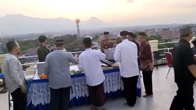 MULIAKAN SANTRI, DIRIKAN PESANTREN ALA HOTEL