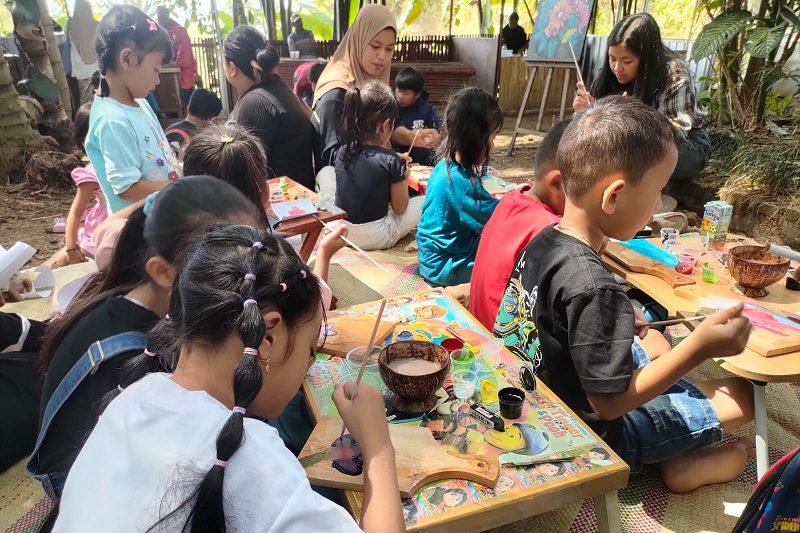 WISATA BRING RAHARDJO–KELOMPOK MAHASISWA PARAME UMM GELAR CREATIVE MELUKIS
