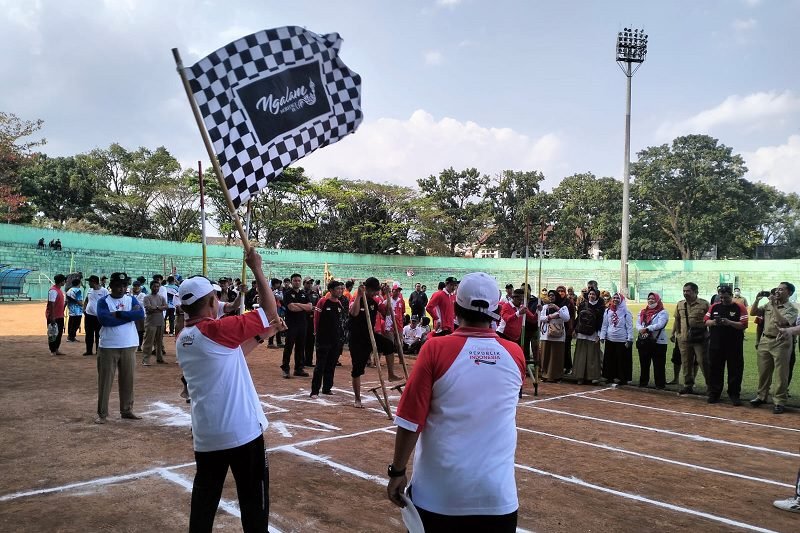 PEMKOT MALANG GELAR PERLOMBAAN OLAHRAGA TRADISIONAL ANTAR OPD