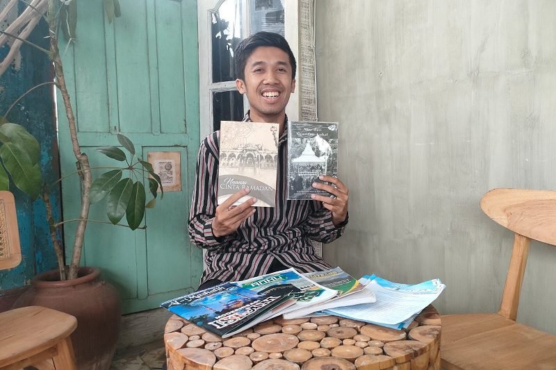 ALI HASAN, SANTRI MUDA INSPIRATIF DAN PRODUKTIF TERBITKAN KARYA DI MALANG RAYA