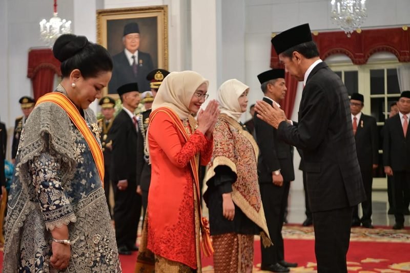 HJ. WURY MA’RUF AMIN TERIMA TANDA KEHORMATAN BINTANG MAHAPUTERA ADIPRADANA DARI PRESIDEN RI