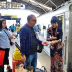 PENUMPANG MULAI BANJIRI STASIUN-STASIUN JELANG LIBUR HUT RI
