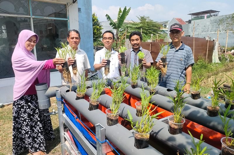 DORONG WARGA MANDIRI PANGAN, TIM QORYAH THOYYIBAH MANFAATKAN PRECISION FARMING