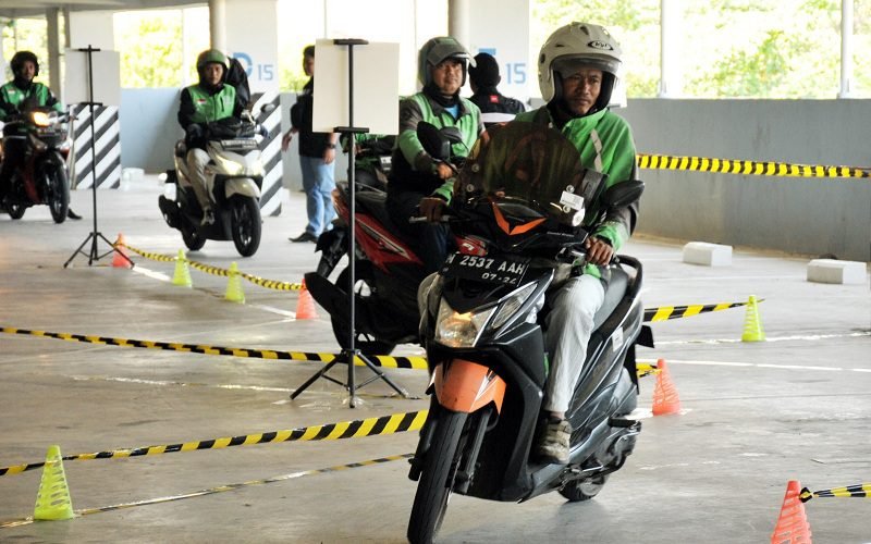 RIBUAN MITRA GOJEK IKUTI PELATIHAN SAFETY RIDING
