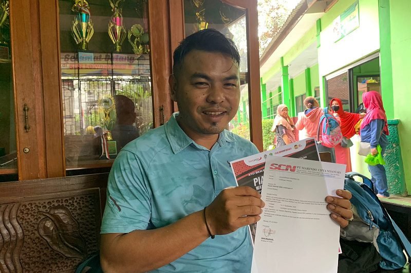 GURU OLAHRAGA SDN LOWOKWARU 3 DAN 4 ANTUSIAS SAMBUT KOMPETISI SEPAK BOLA ANTAR SD SE-KOTA MALANG