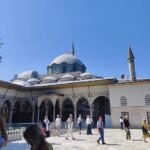 KEMEGAHAN ISTANA TOPKAPI TURKI, DAN NAPAK TILAS PENINGGALAN NABI