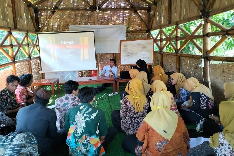 PR PMII AL-FARUQ GELAR SEKOLAH JURNALISTIK DI PANJAVA GARDEN CAFFE
