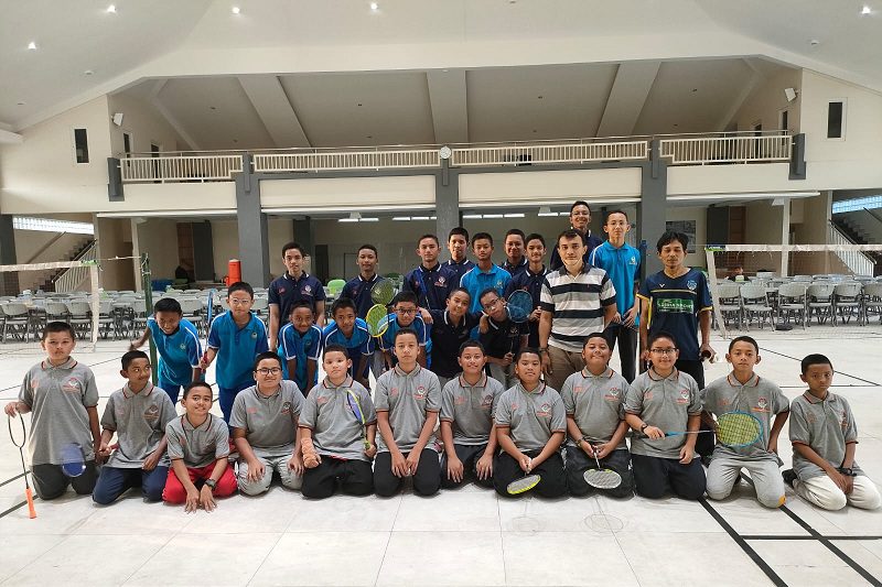 Tim bulu tangkis SMP Al Hikmah Boarding School Batu