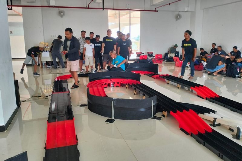 KOMUNITAS DAMPER STYLE GELAR BALAPAN TAMIYA SERIES 3 DI GEDUNG MCC