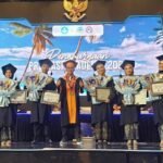 WISUDA IKIP BUDI UTOMO USUNG TEMA ‘PROSES HEPPIEE, SUKSES MENANTI’