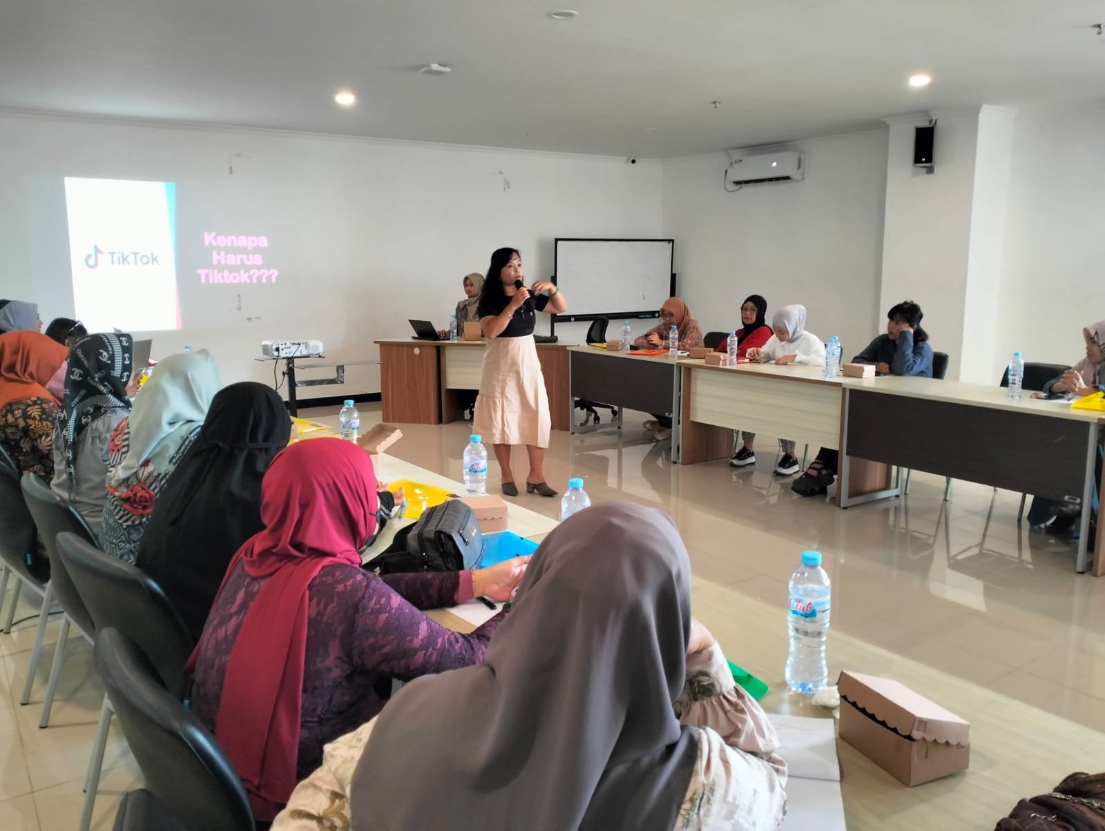 SPESIALIS MEDSOS KOMUNITAS PREMAN SUPER SAMPAIKAN PENTINGNYA DIGITAL MARKETING BAGI UMKM