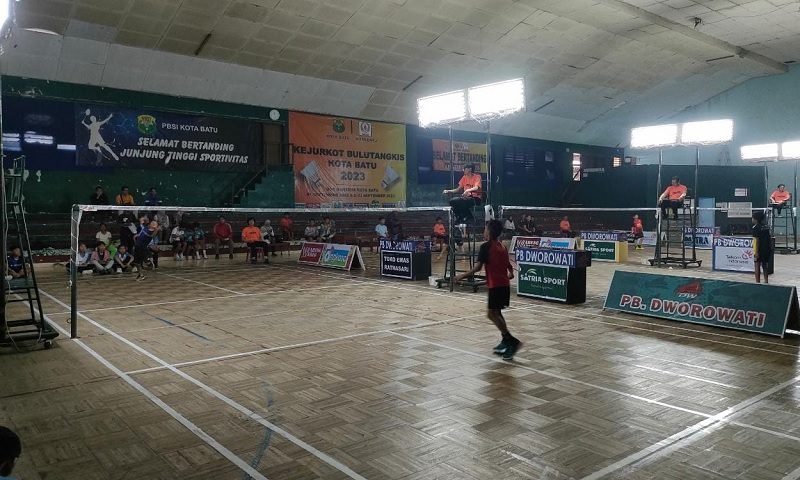 KEJURKOT BULU TANGKIS KOTA BATU DIIKUTI USIA DINI HINGGA VETERAN