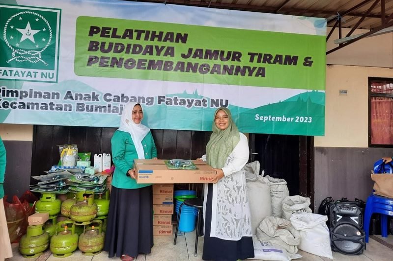 HADIRI PELATIHAN BUDIDAYA JAMUR TIRAM, HIKMAH BAFAQIH: KITA PERKUAT EKONOMI UMAT